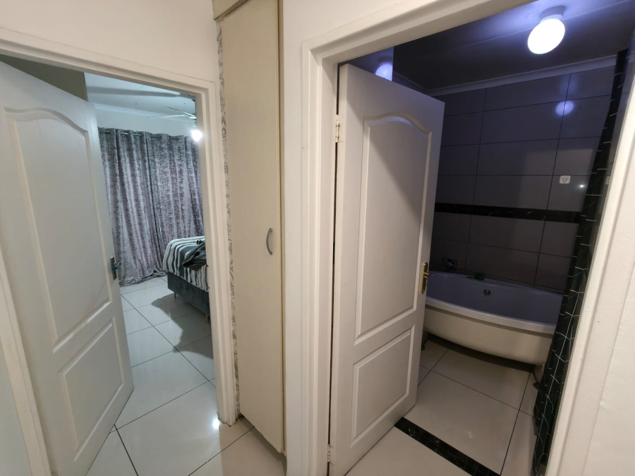 2 Bedroom Property for Sale in Safari Gardens North West